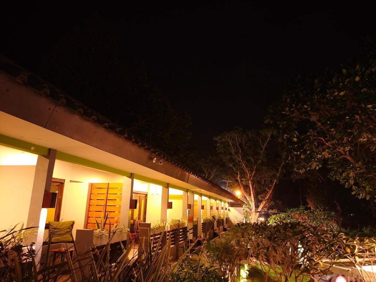 Javacove Beach Hotel Batukaras Exterior photo