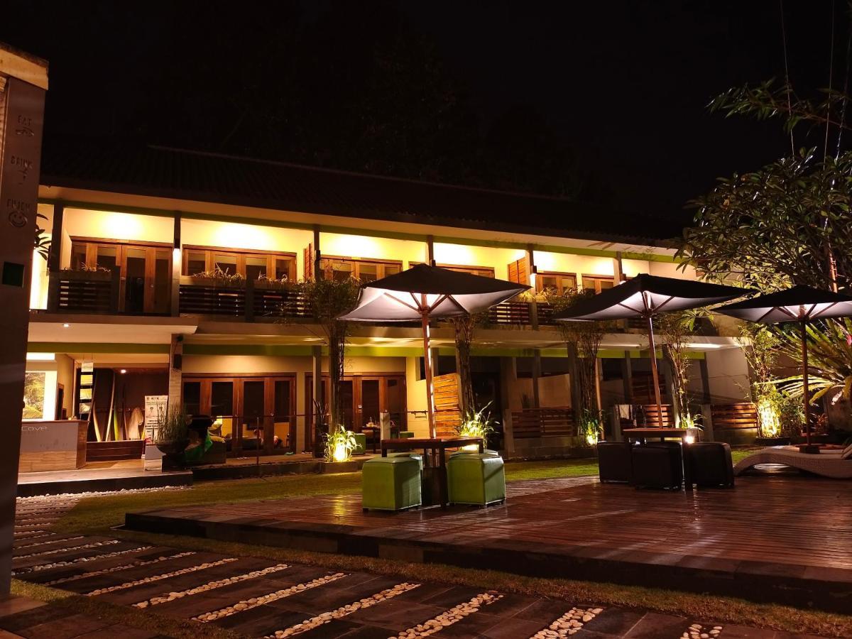 Javacove Beach Hotel Batukaras Exterior photo