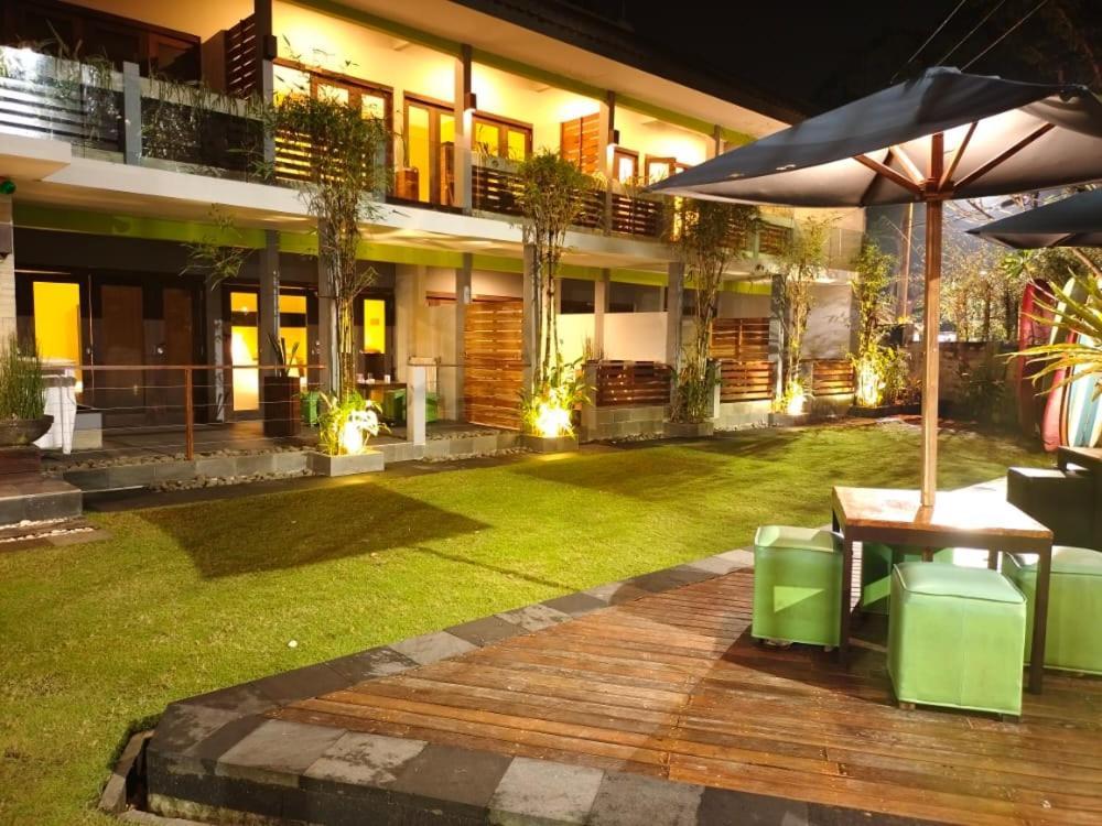 Javacove Beach Hotel Batukaras Exterior photo