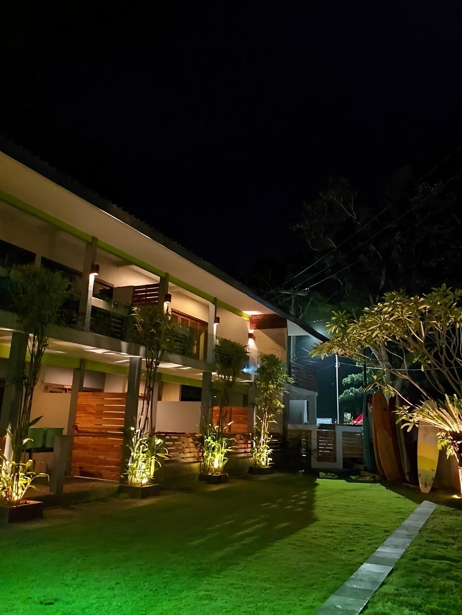 Javacove Beach Hotel Batukaras Exterior photo